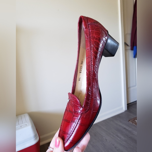 NWOT  Brunomagli ruby red crocodile pumps - Picture 13 of 15